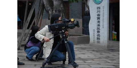 專業(yè)團隊策劃與制作電視專題片、企業(yè)形象宣傳片、各類紀錄片、微電影、影視劇,制作并投放影視廣告、影視劇廣告、電視廣告,文化創(chuàng)意產(chǎn)業(yè)項目,文化藝術(shù)交流,市場營銷策劃,企業(yè)形象策劃,藝人宣傳推廣包裝,報紙等